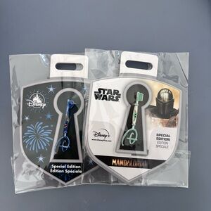 Disneyland buttons, Disney pins & blue Mickey graduation lanyard bundle (7)